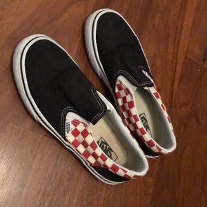 Black and red checkered slip on vans